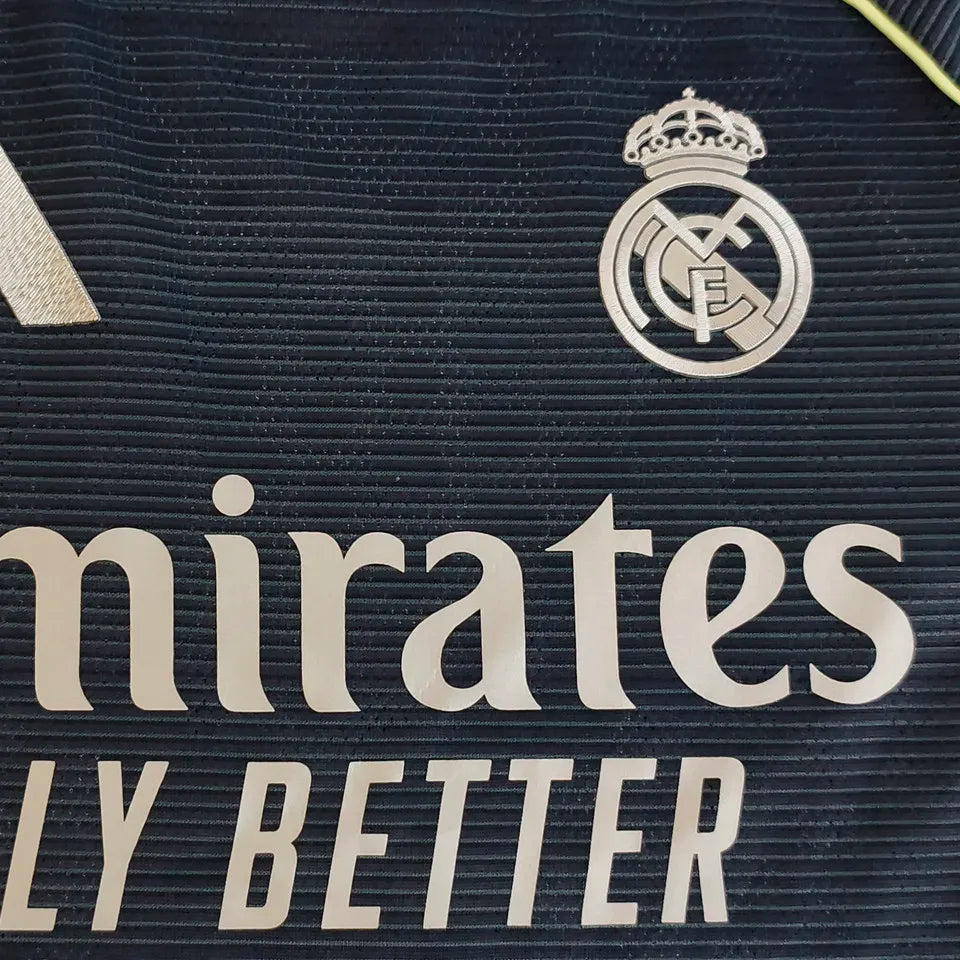 Real Madrid 2025/26 Away Kit (KIDS)